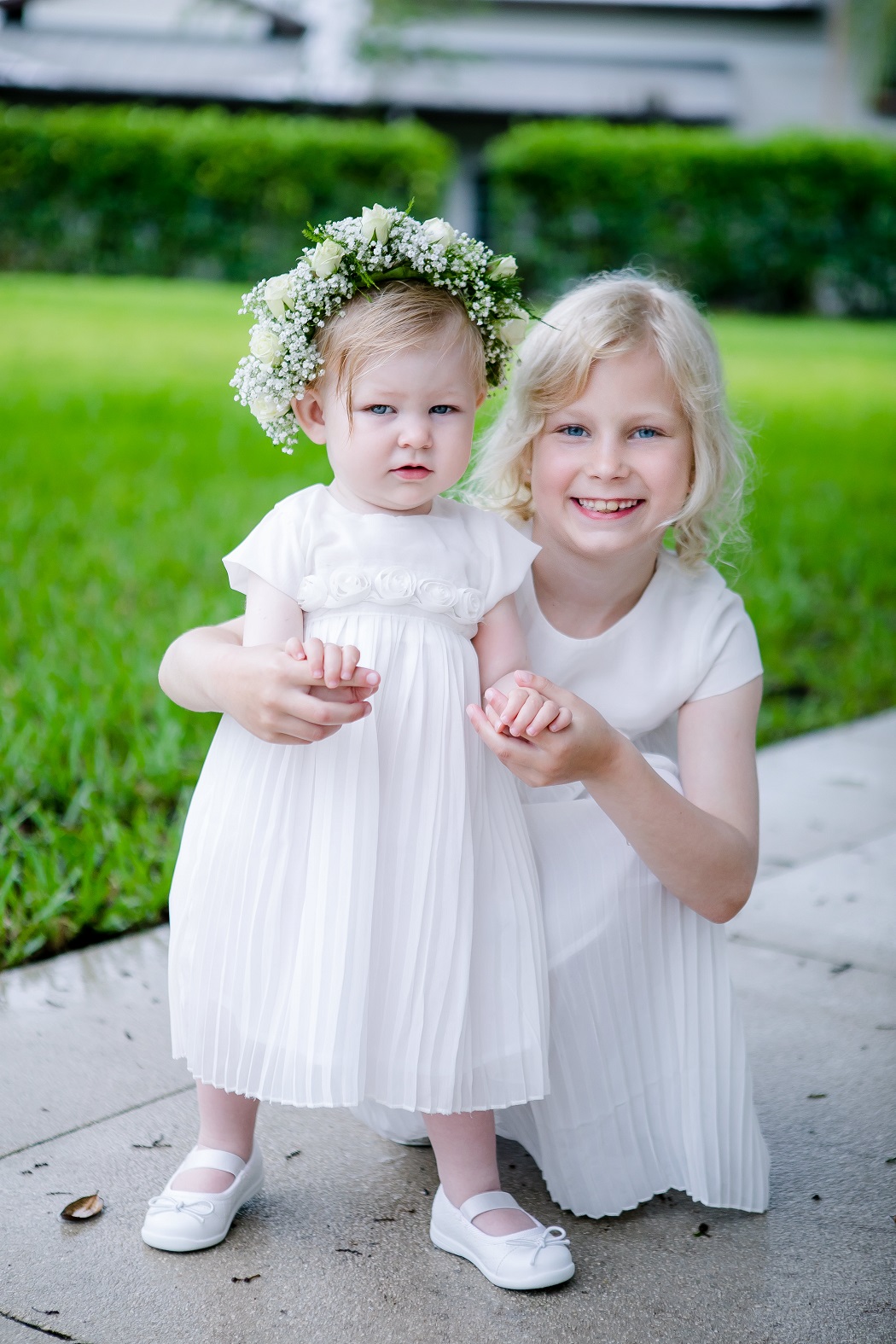 flower girls in white dresses