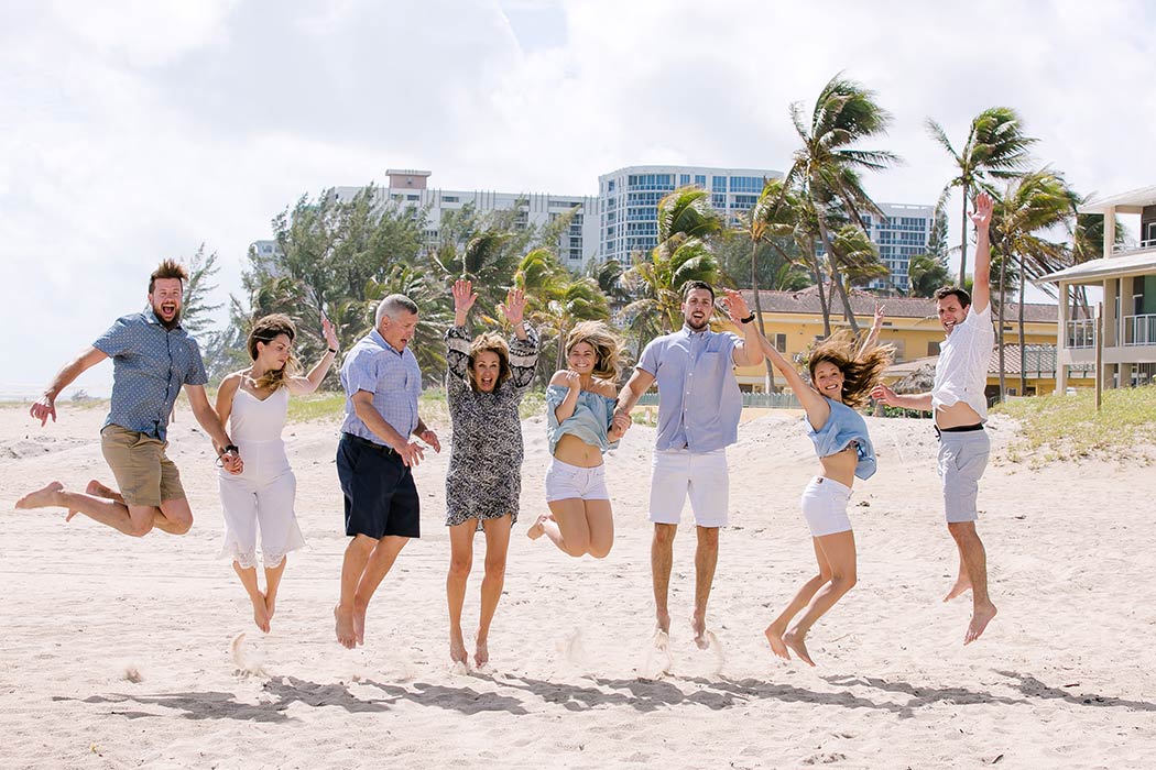 jumping pose for large family photoshoot