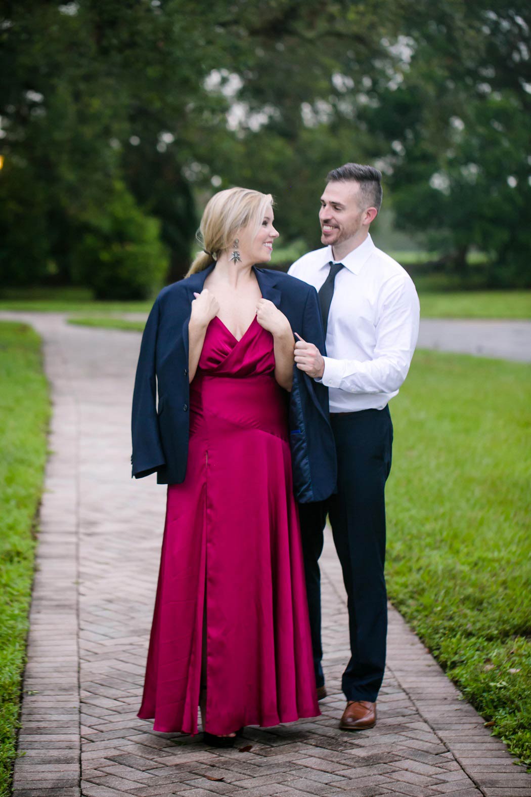 romantic engagement posing ideas | fort lauderdale engagement photographer | andrea harborne photography