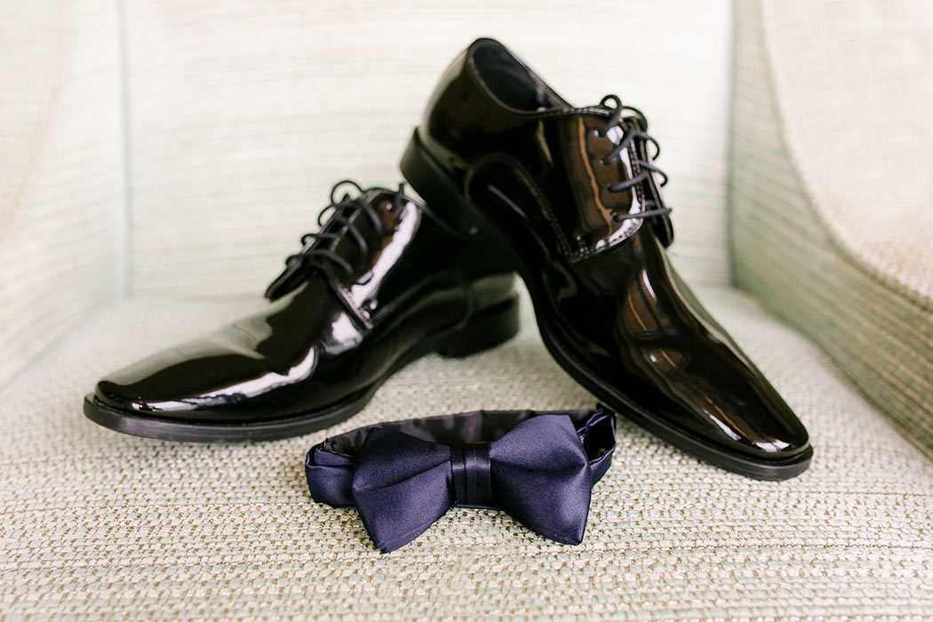 grooms wedding details photo | lighthouse point yacht club wedding