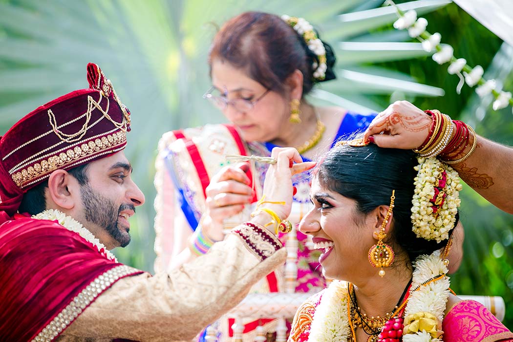 indian bride and groom tradition with henna | indian wedding photography fort lauderdale
