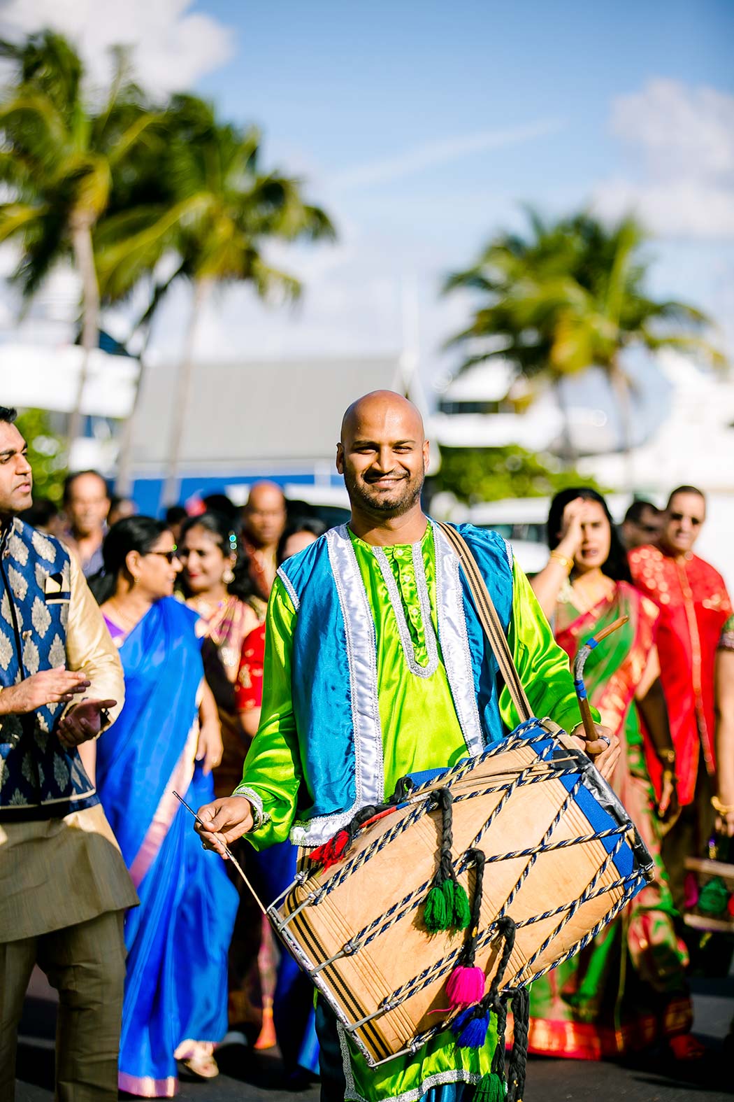 indian wedding procession with drummer | indian baraat photographs