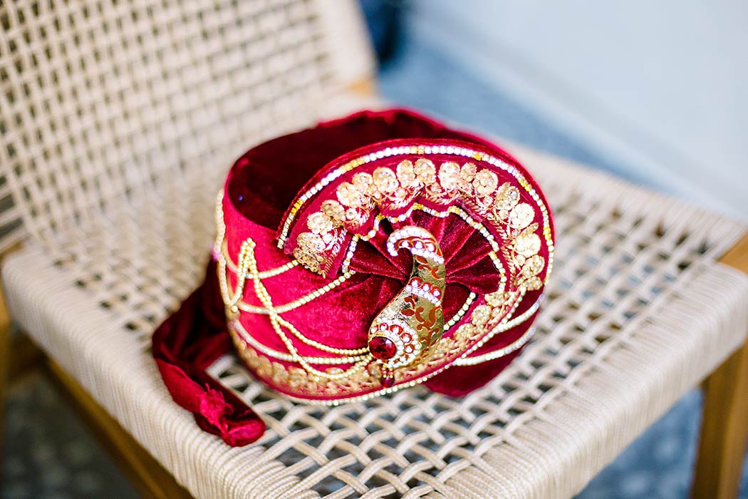 south indian groom's turban in red and gold | groom wedding detail photography
