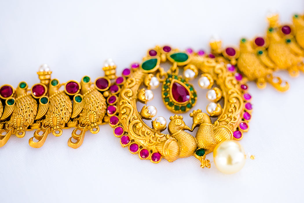 indian wedding jewelry detail photography | gold indian wedding necklace