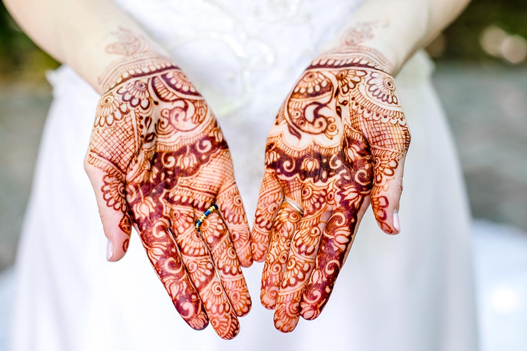 unique wedding henna hand art | henna on hand | wedding photography with henna | henna wedding photography