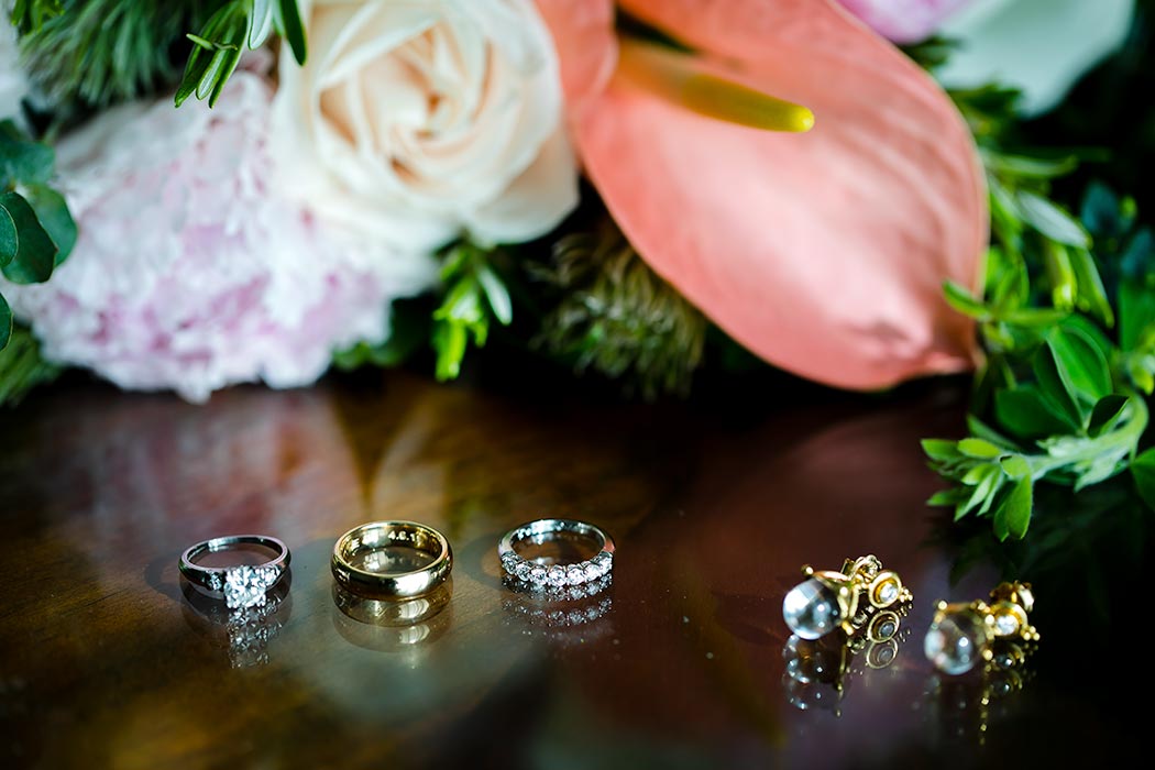 wedding detail photography | photographing macro wedding rings and jewelry | macro wedding photos | wedding ring photographs