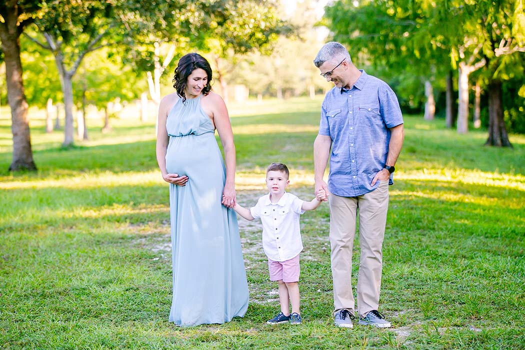 tree tops park family maternity photography fort lauderdale | maternity session with toddler | park maternity photohoot