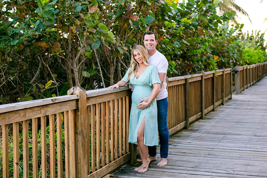 husband and wife maternity pose idea | pose for maternity photography with two people | husband and wife maternity photoshoot on fort lauderdale beach