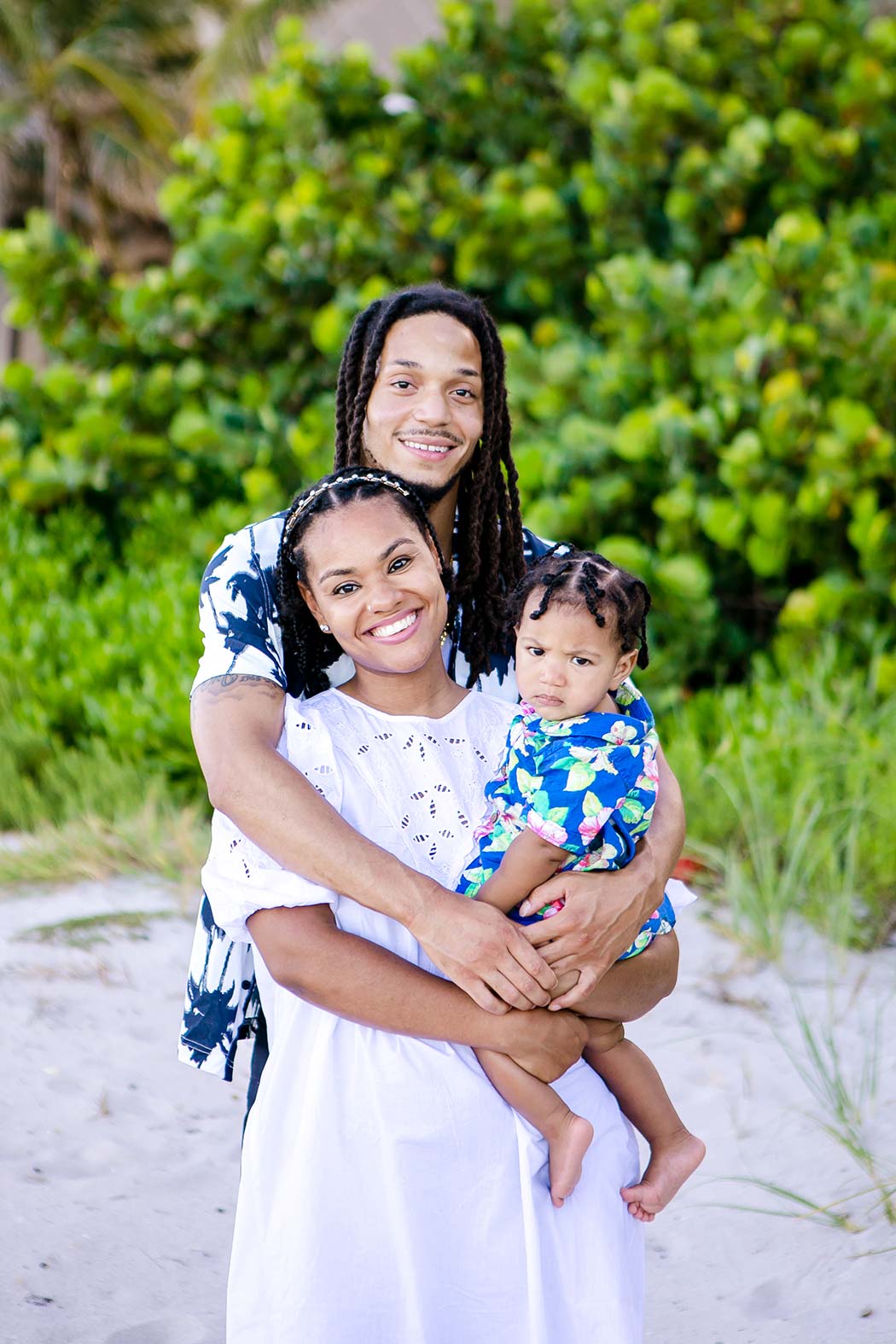 unique family pose for photoshoot | family of 3 photoshoot | posing family of 3 for photoshoot | fort lauderdale beach family photography