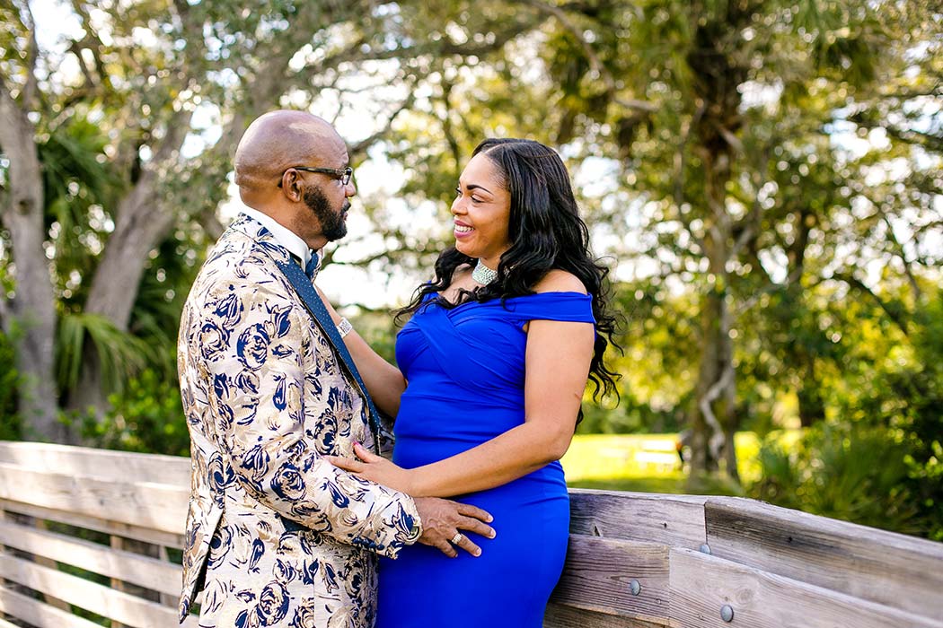 tree tops park couples' photography session | black couple pose on bridge at tree tops park | tree tops park photography | fort lauderdale engagement photographer