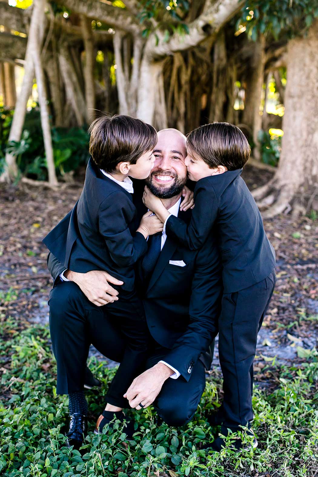 fun dad and twin boys pose for photograph | dad and twin boys photo | dad and son photo | family photography session robbins preserve