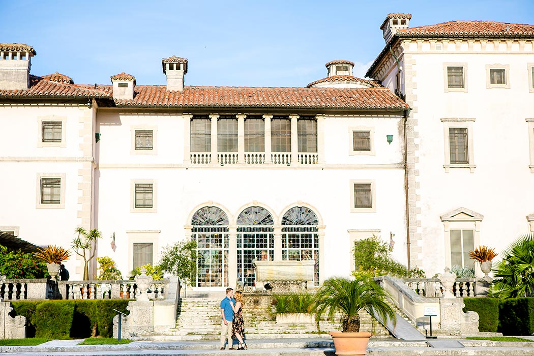 engagement photoshoot at vizcaya with house in background | surprise proposal photography at vizcaya miami | vizcaya miami photographer