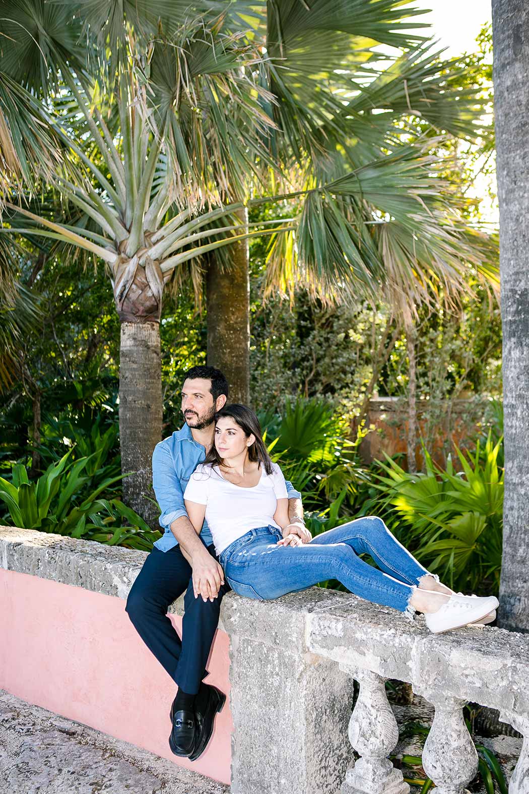 casual photoshoot at vizcaya museum miami | engagement photoshoot in jeans and tee shirt