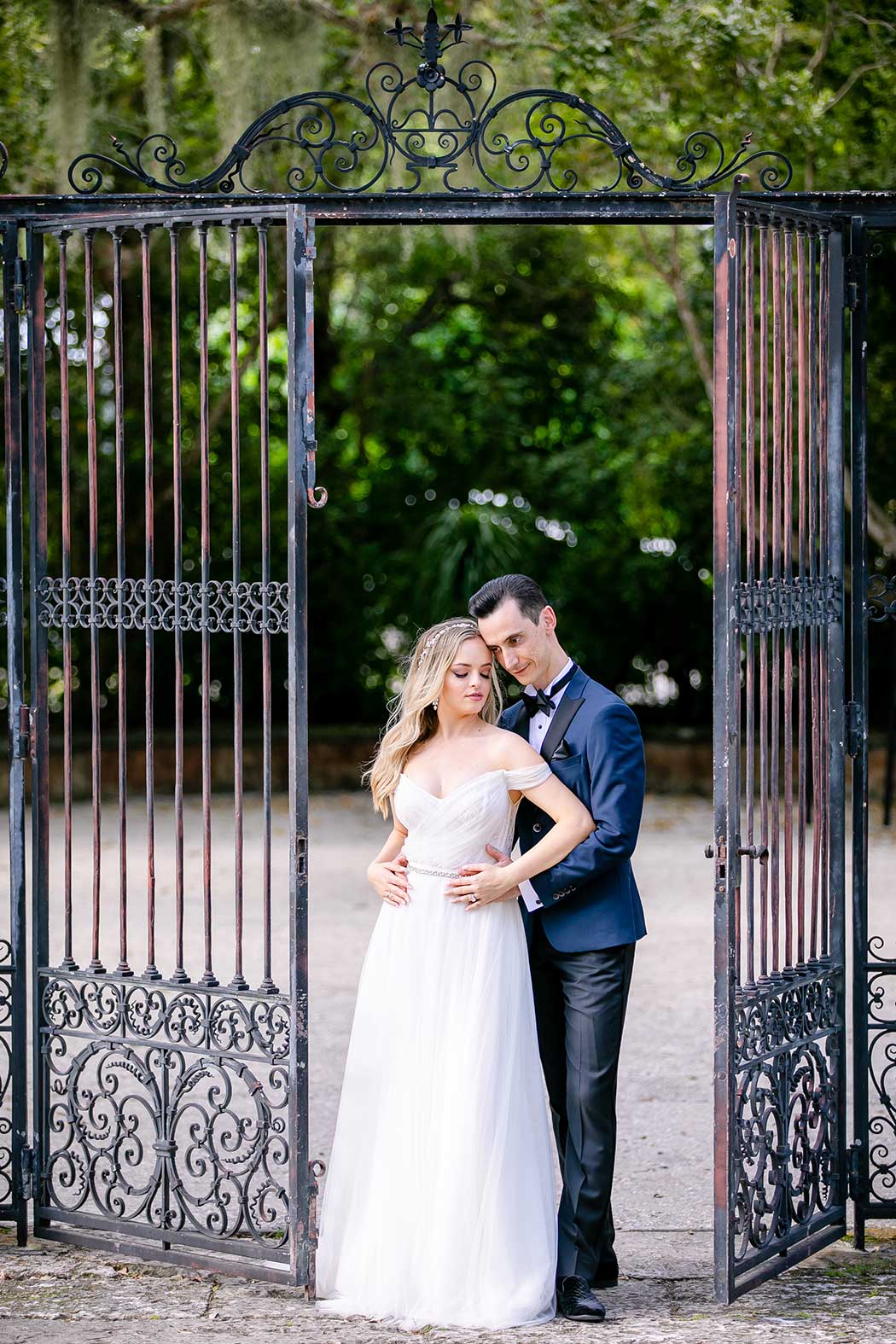 vizcaya museum and gardens engagement photography | engagement photos vizcaya | couples photos vizcaya | vizcaya couples photoshoot