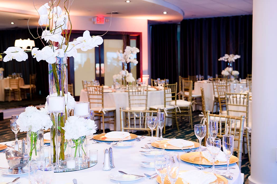 elegant and modern wedding reception gold and white