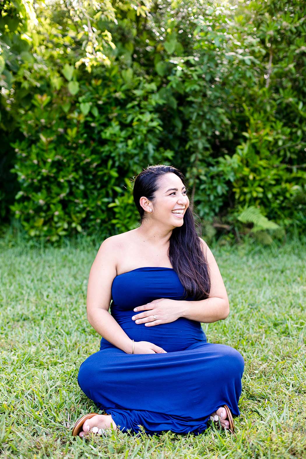 maternity pose idea for woman only | pose for maternity photography with one person | 
