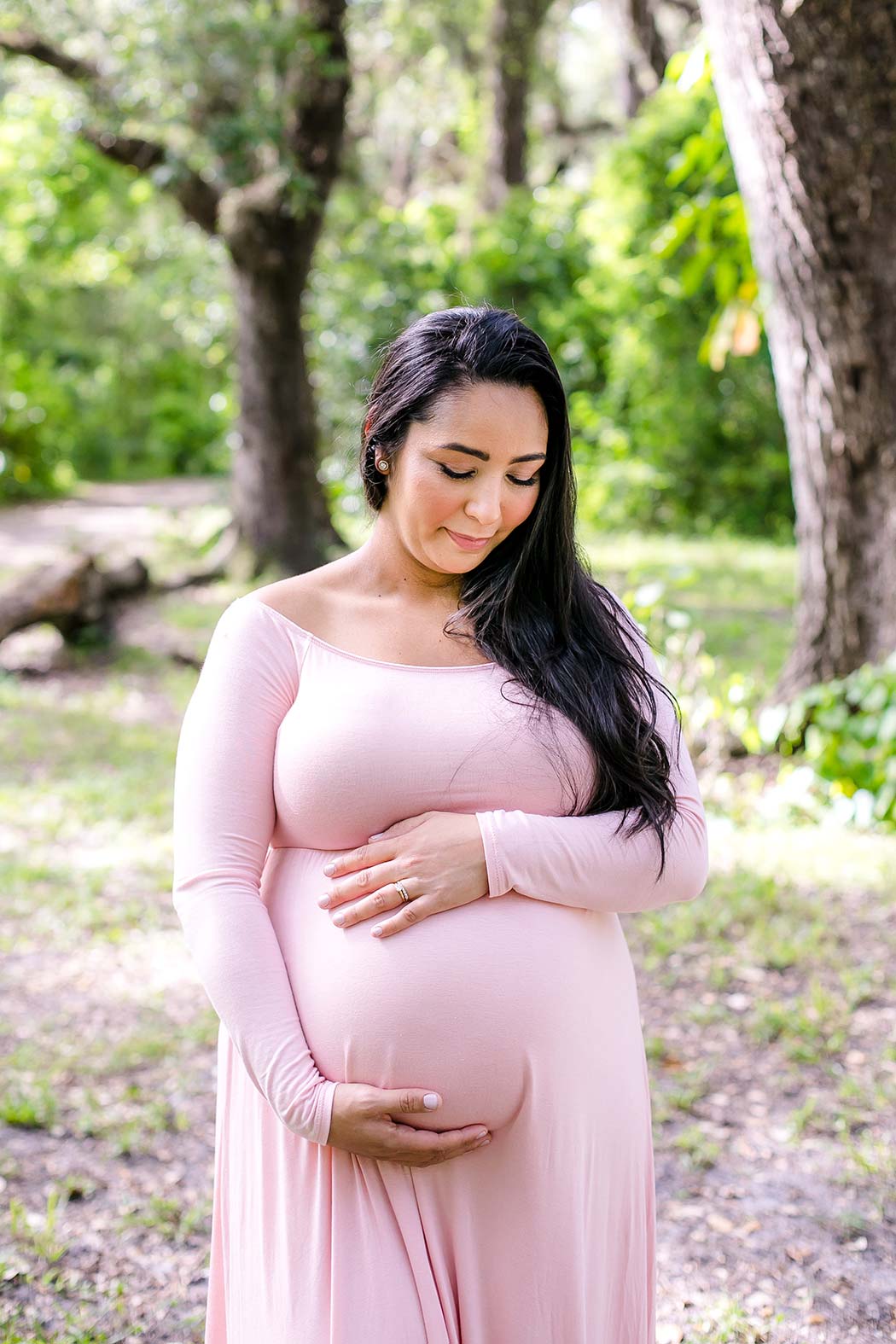 nature inspired maternity photoshoot | maternity photographer fort lauderdale | tree tops park maternity photos