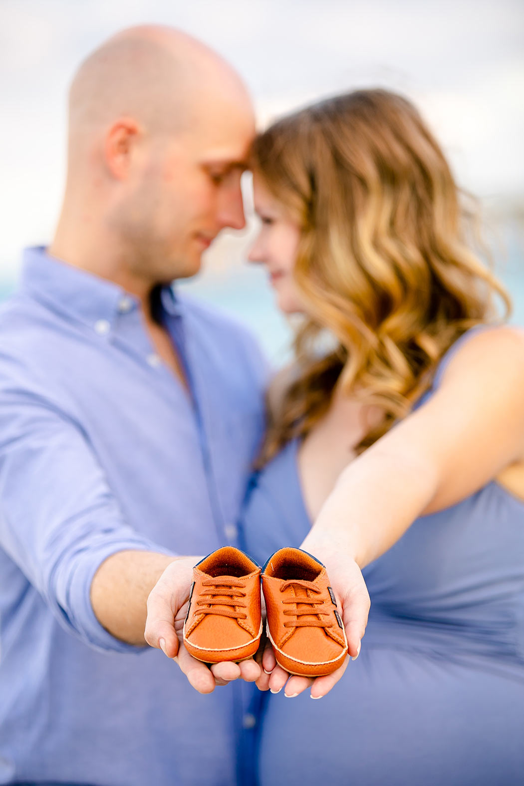 dania beach pier maternity photoshoot with couple | beach maternity pictures | fort lauderdale maternity photographer | maternity photos with baby shoes