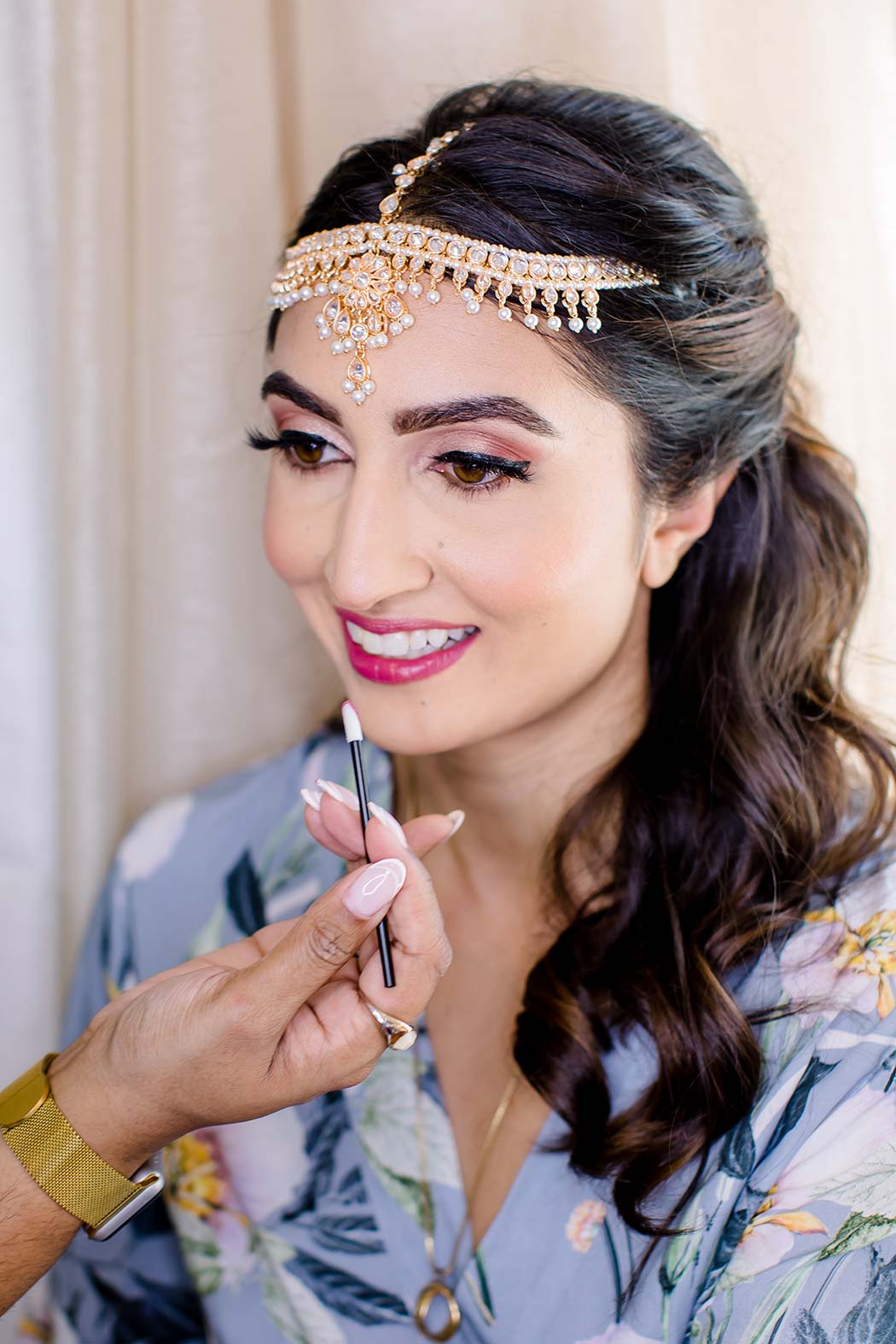 south indian wedding photographer | indian bride getting ready for her wedding | indian bride makeup | getting ready photographs indian wedding