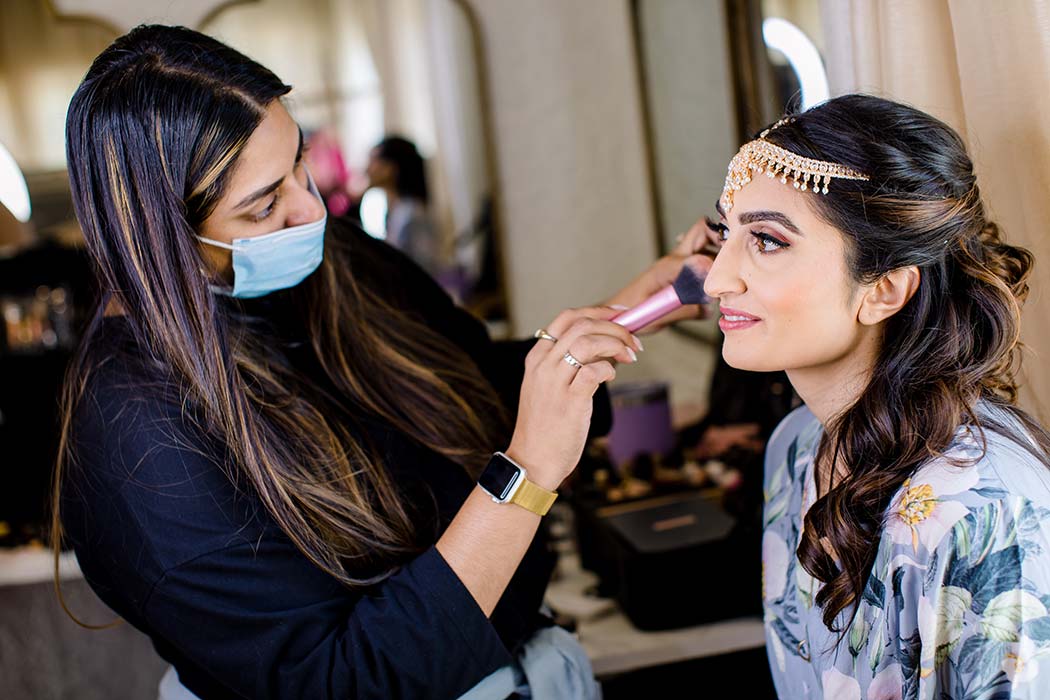 indian wedding bride gets ready for her ceremony | wedding getting ready picture | indian wedding photography south florida