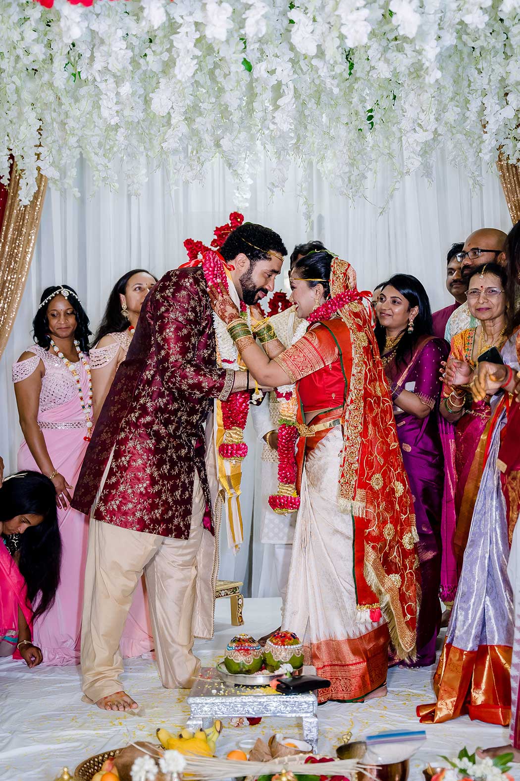 exchanging the garland during Hindu wedding ceremony fort lauderdale | Hindu wedding garland exchange