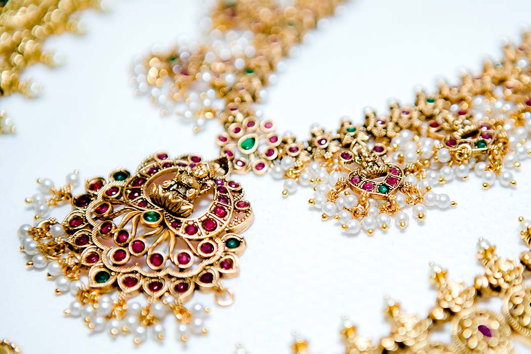 indian wedding bride gets ready for her ceremony | wedding getting ready picture | indian wedding photography south florida