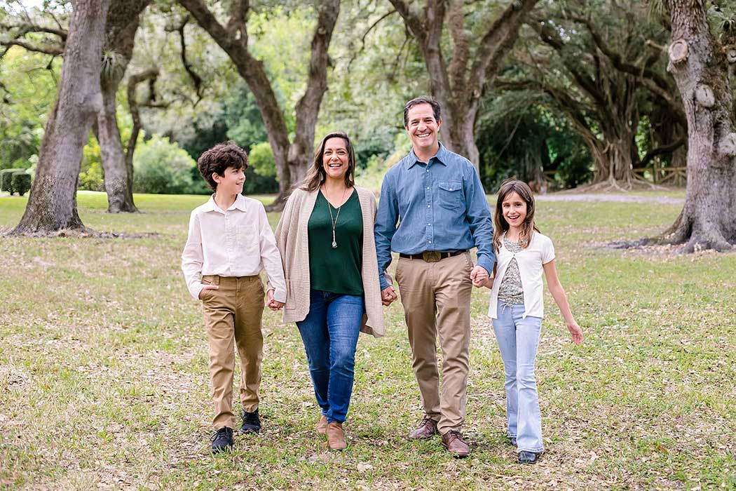 family of 4 walking in robbins preserve davie for family photoshoot